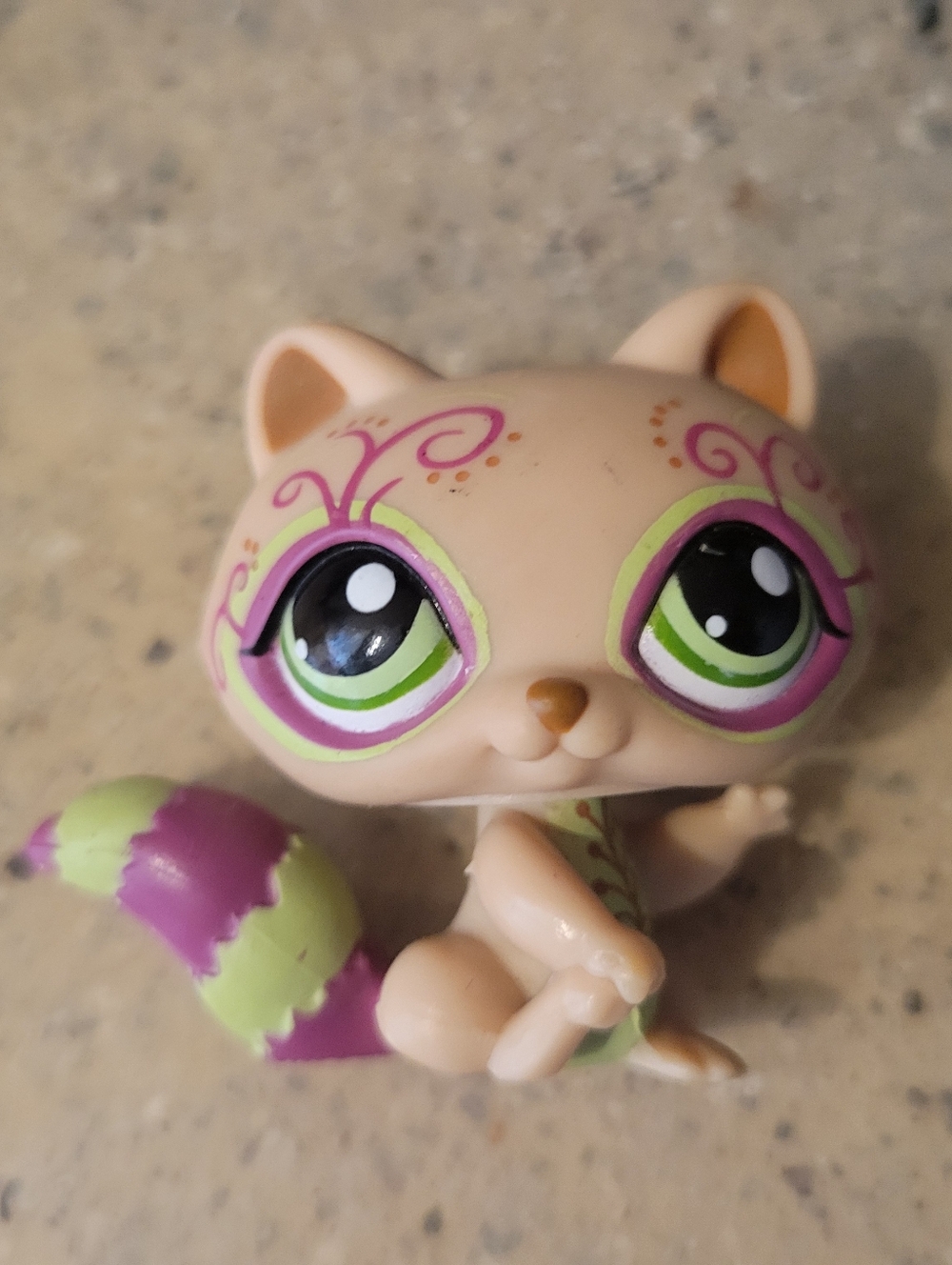 Littlest Pet Shop Beige Racoon Figure with Purple & Lime Accents. 1354 LPS GUC